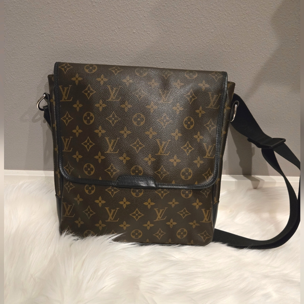 EUC LV Macassar Bus Monogram Shoulder Bag